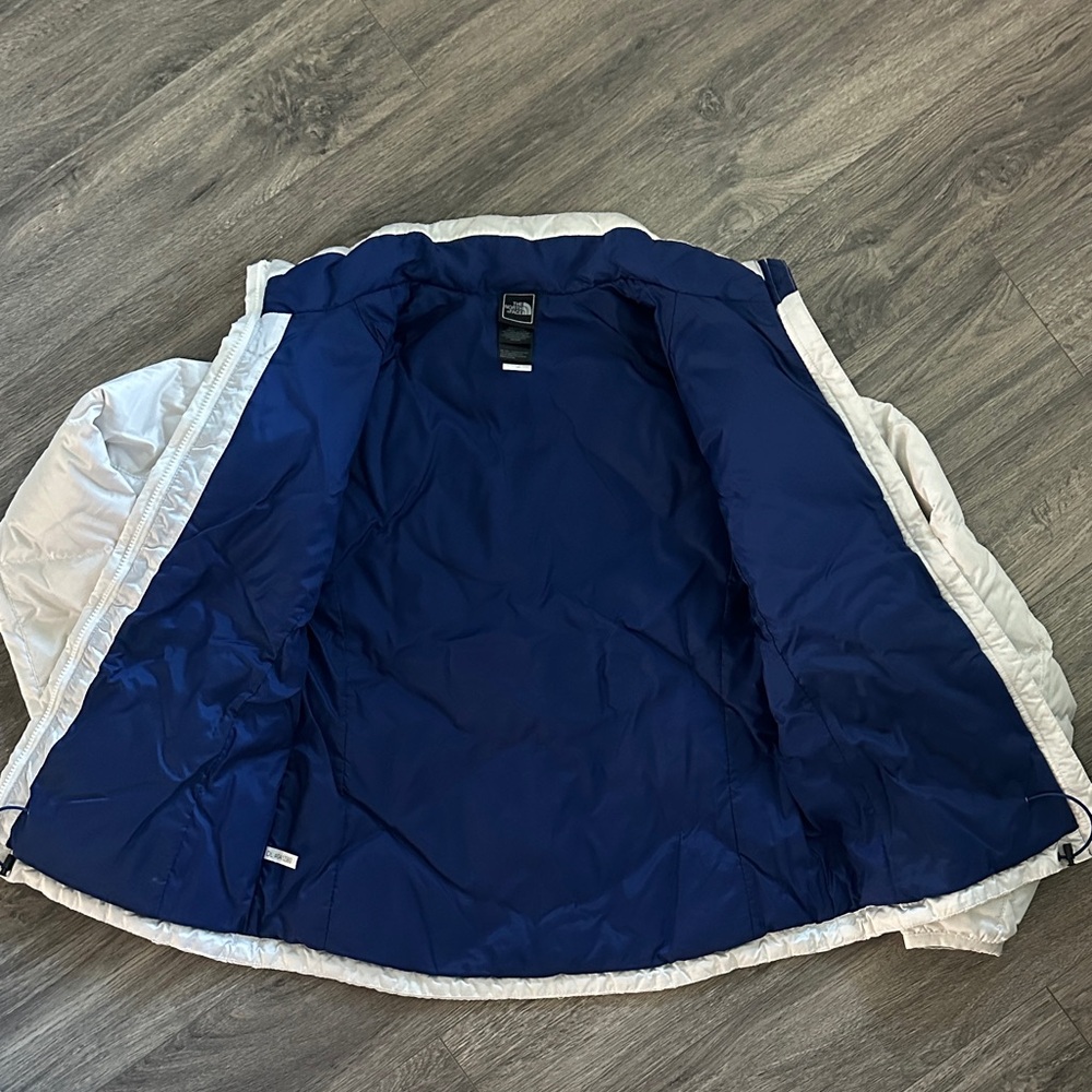 The North Face Women's White Puffer Jacket - Picture 6 of 11